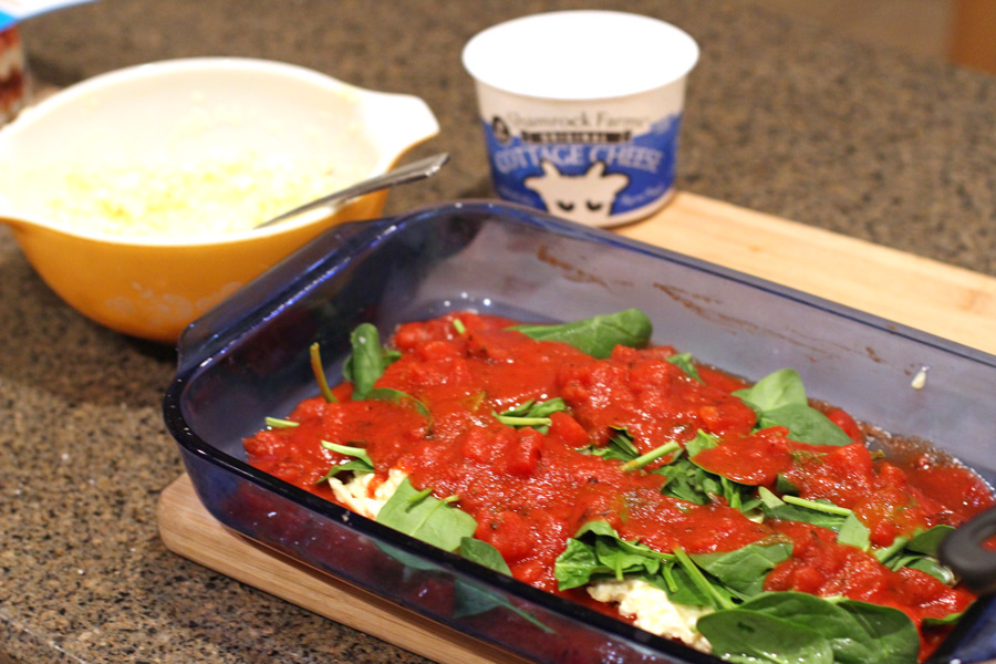 Making-lasagna-sour-cream