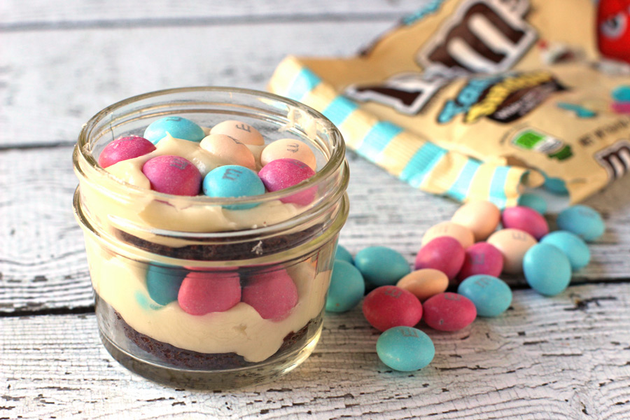 M&M-mason-jar-brownie