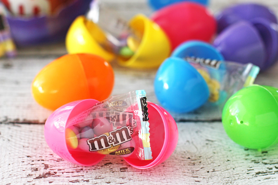 Need to up your Easter Egg Hunt game? Get inspiration on what to put in the eggs, where to hide to eggs and how to prevent sibling fights!