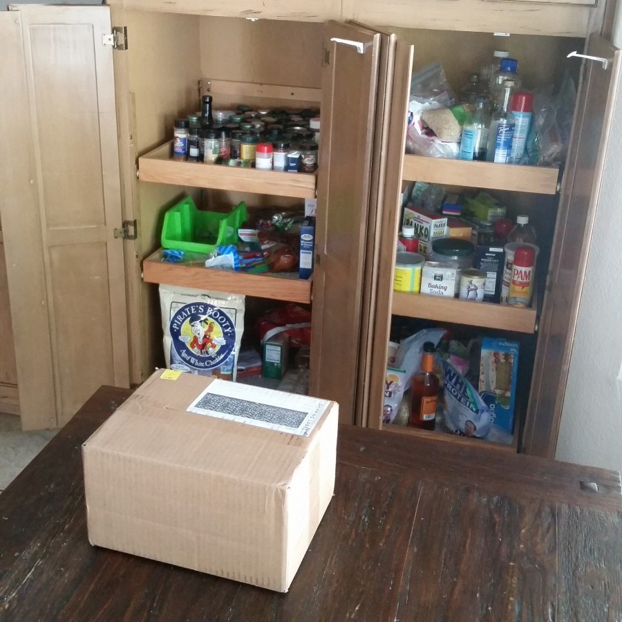 Frustrated by the state of your pantry? If you can't find a single thing you are looking for here is the solution. 3 EASY ways to organize your spices, kid's snacks and all those empty bags you have hanging out!