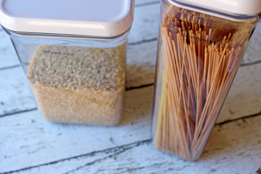 Frustrated by the state of your pantry? If you can't find a single thing you are looking for here is the solution. 3 EASY ways to organize your spices, kid's snacks and all those empty bags you have hanging out!