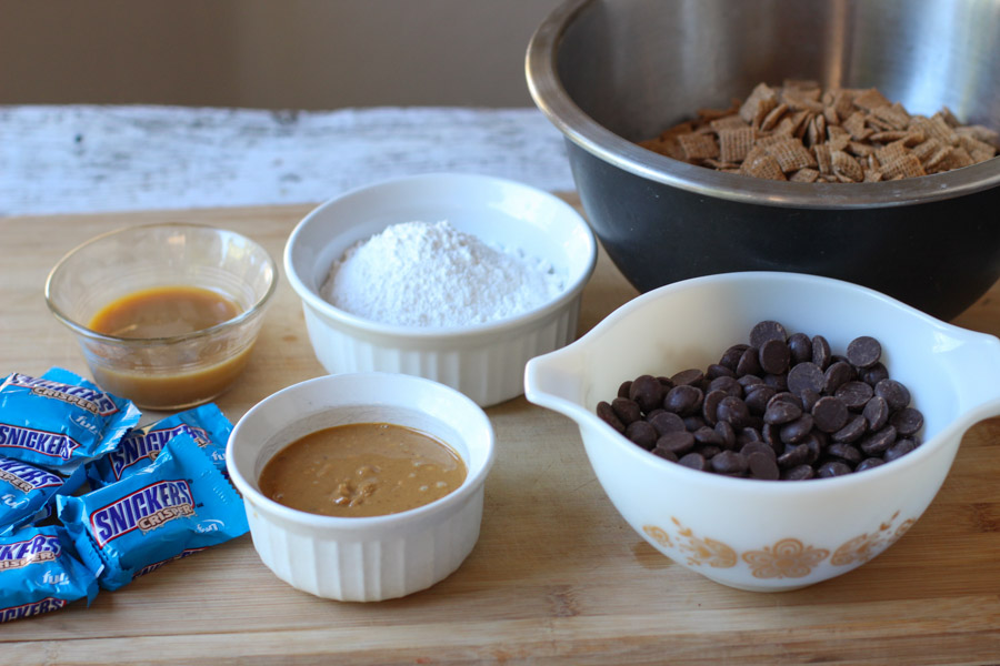 Perfect fall snack! SNICKERS® Crisper puppy chow makes a great football party food, sweet recipe or easy dessert.