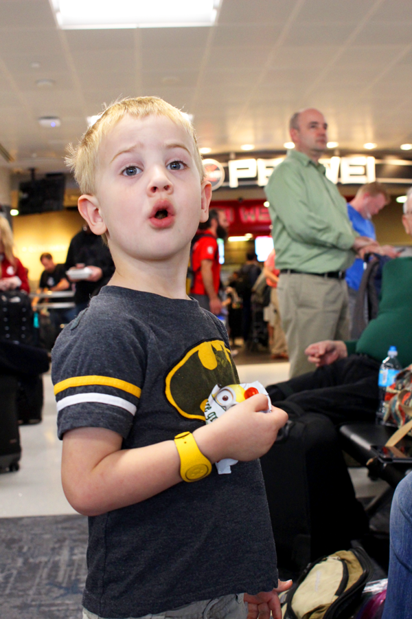 When flying with kids, pack easy snacks. 