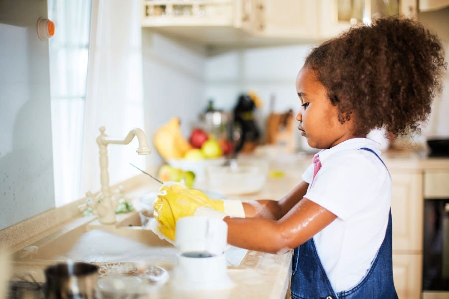 Why do family chores always seem to fall to mom? Here’s a failproof way to get kids helping around the house and what to do when they resist. Beyond a chore chart or list, this method works for preschoolers, elementary aged kids, and middle schoolers. This parenting tip will the best idea you try this year!