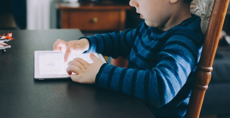 Podcast Episode 195: Reduce Screen Time: How to keep your kids busy without becoming screen monsters